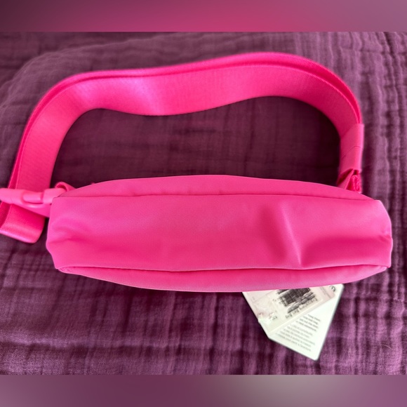 NWT Lululemon Sonic Pink Everywhere Belt Bag - Picture 10 of 10